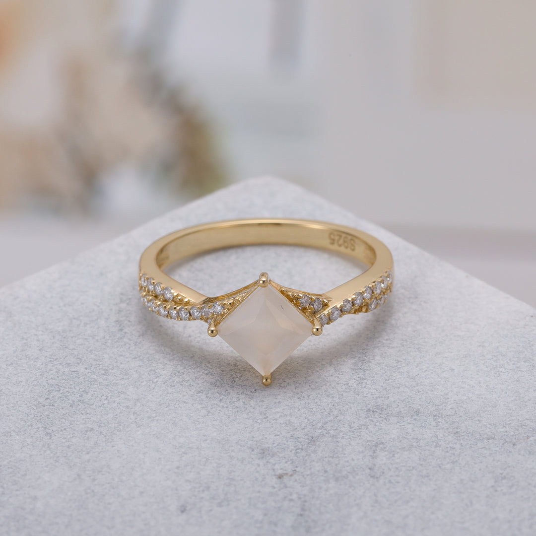 Silver Natural Moonstone Ring